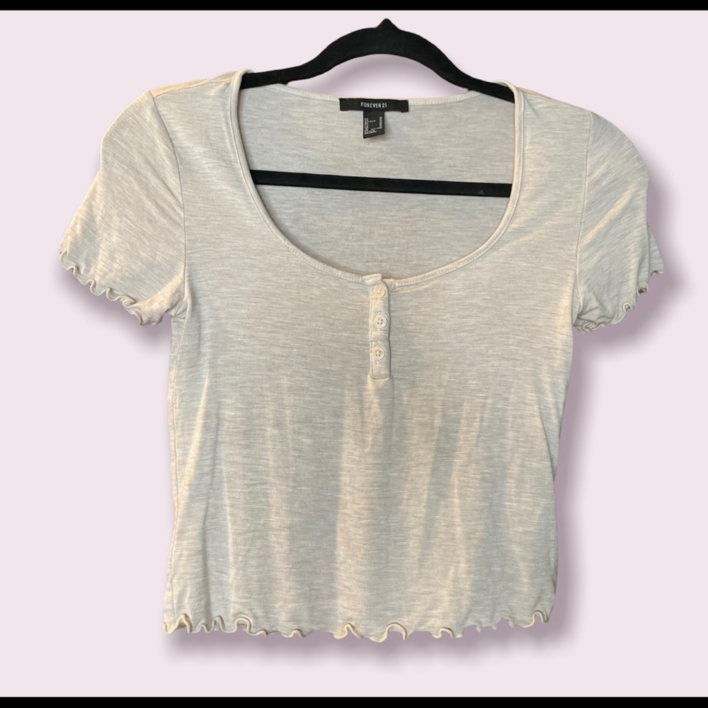 F21 lettuce-edge crop top - Picture 1 of 3